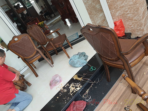 Bọc lại ghế ăn chất liệu da cao cấp cho nhà chị Nhung ở Thanh Xuân